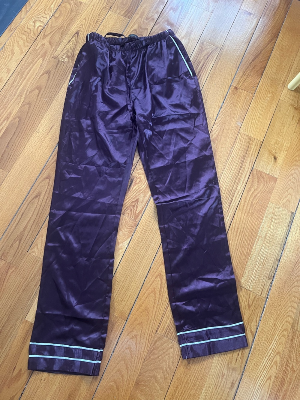 Satin Two-Piece Women’s Pajama Set in Plum with White Piping - Picture 6 of 6